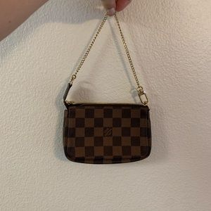 Louis Vuitton - mini pocketed